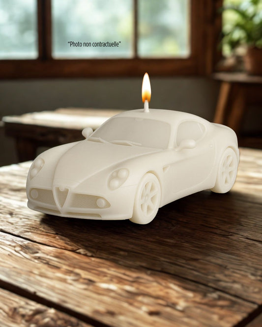 Bougie parfumée artisanale Alfa Romeo 8C Competizione – décoration automobile raffinée